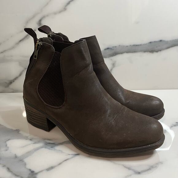 Pierre Dumas | Women's Brown Chelsea Stacked Heel Gossip Booties Sz 8.5 - Picture 1 of 7